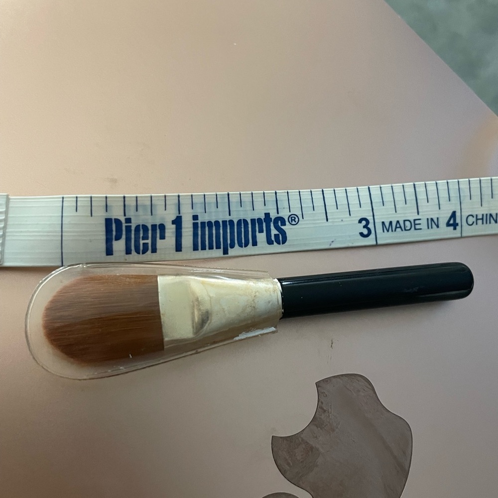 Women’s make up brush